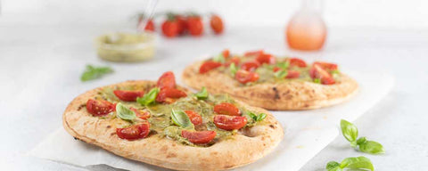 Pinsa con pomodorini e Mandorella spalmabile al basilico